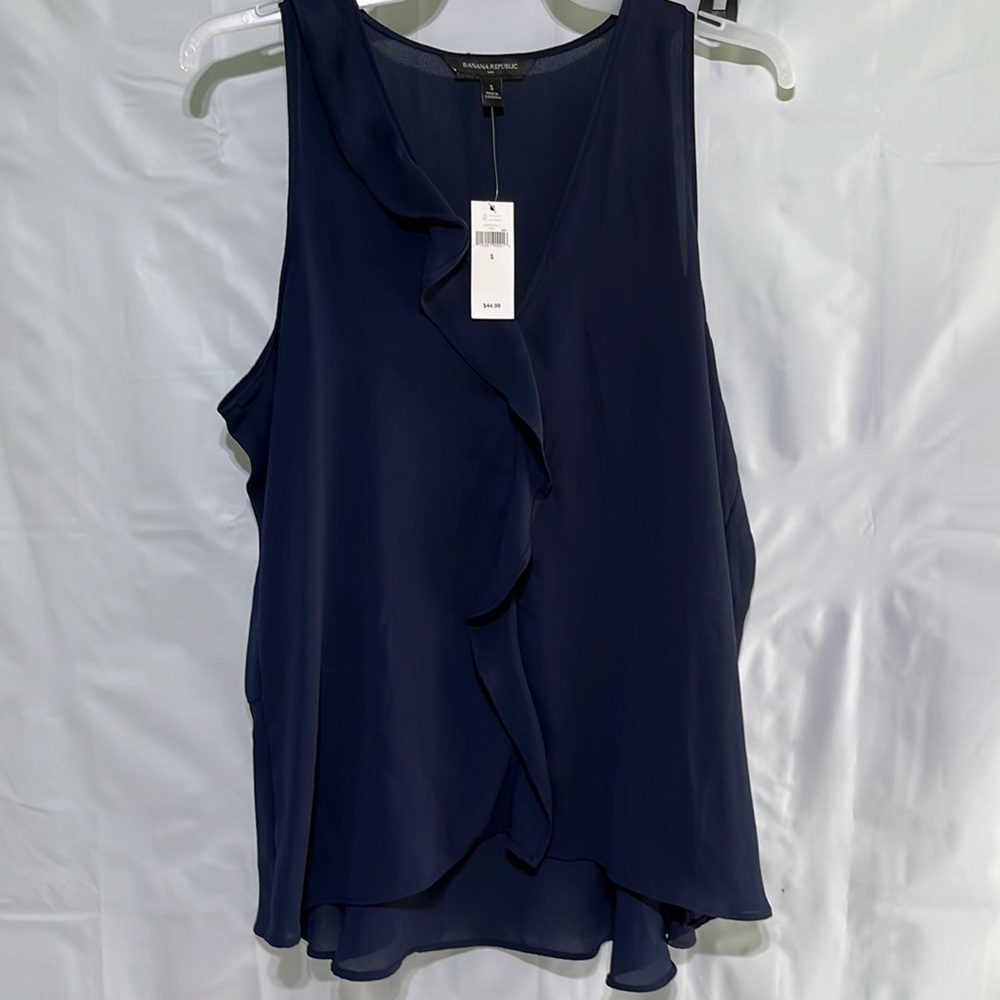 Banana Republic ruffled sleeveless blouse size small